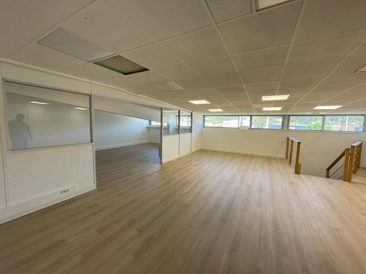 Bureau Aubagne 550m² Location bureau Aubagne Bouches-du-Rhône OLBUR2423455 11